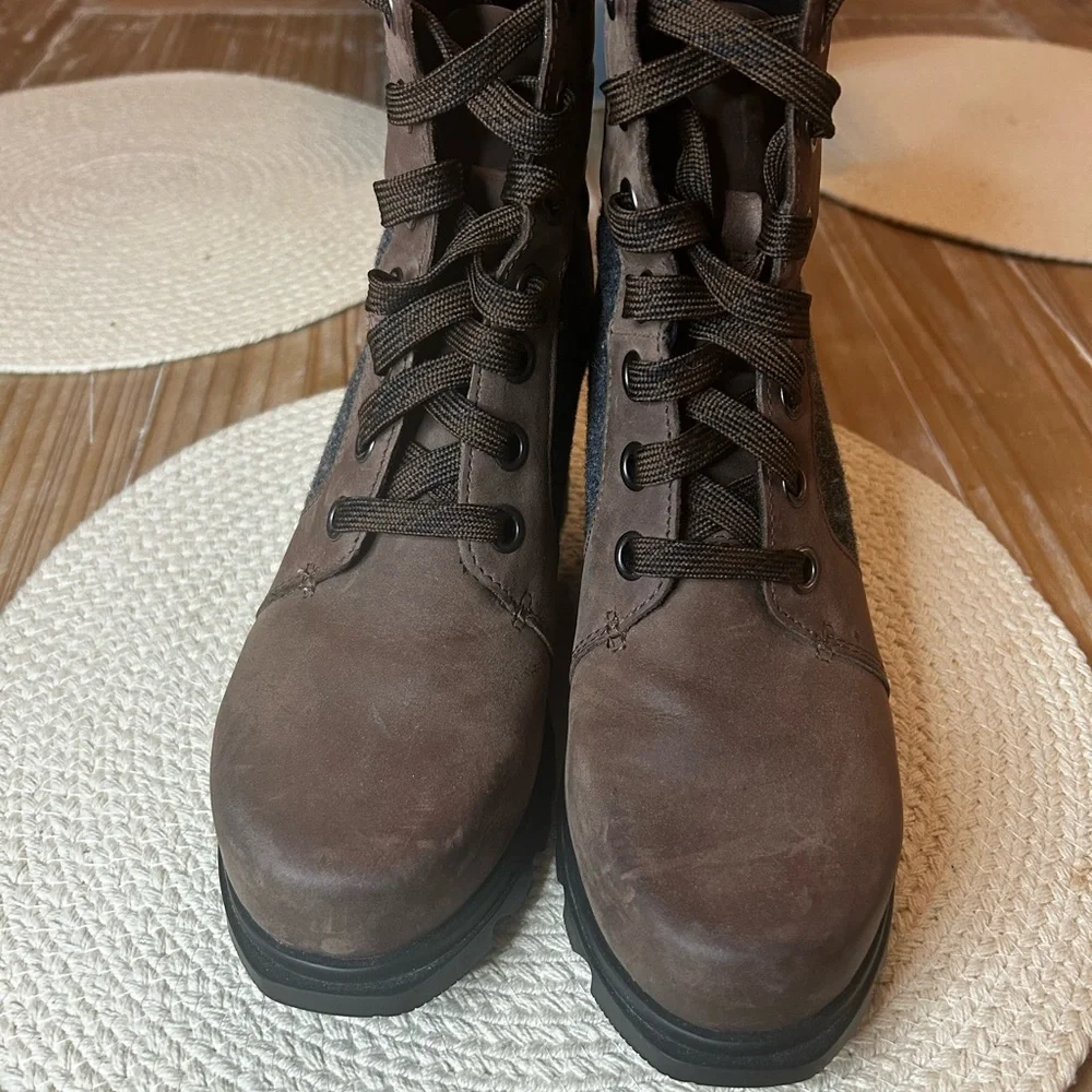 Sorel Women's Joan of Arctic Wedge III Lexie boot in Tobacco/Black - Picture 4 of 7